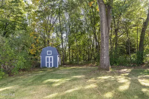 Exterior - 125 Sylvia Ln, Schenectady, NY 12306 photo 6 of 10