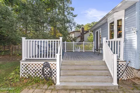 Exterior - 125 Sylvia Ln, Schenectady, NY 12306 photo 8 of 10