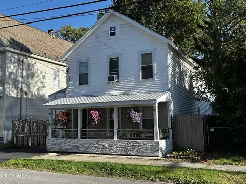 425 Paige St, Schenectady, NY 12307