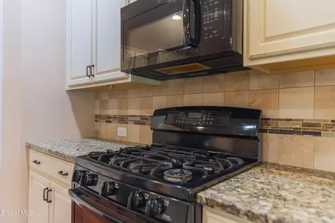 Kitchen - 104 Sheldon Dr, Halfmoon, NY 12118 photo 6 of 7
