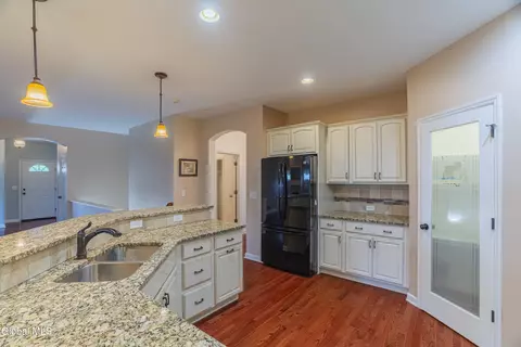 Kitchen - 104 Sheldon Dr, Halfmoon, NY 12118 photo 4 of 7