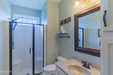 Bath - 104 Sheldon Dr, Halfmoon, NY 12118 photo 4 of 4