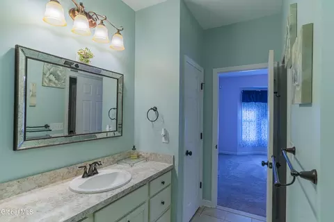 Bath - 104 Sheldon Dr, Halfmoon, NY 12118 photo 2 of 4