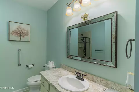 Bath - 104 Sheldon Dr, Halfmoon, NY 12118 photo 3 of 4