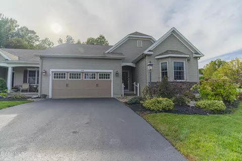 104 Sheldon Dr, Halfmoon, NY 12118