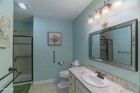 Bath - 104 Sheldon Dr, Halfmoon, NY 12118 photo 1 of 4