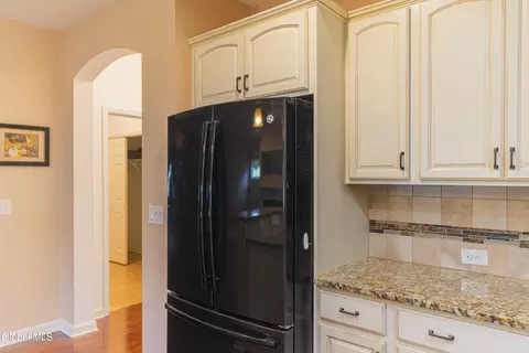 Kitchen - 104 Sheldon Dr, Halfmoon, NY 12118 photo 7 of 7