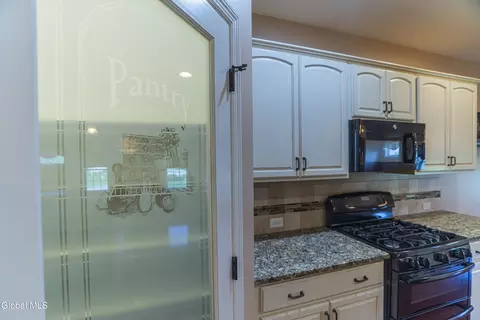 Kitchen - 104 Sheldon Dr, Halfmoon, NY 12118 photo 5 of 7
