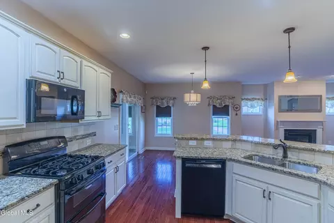 Kitchen - 104 Sheldon Dr, Halfmoon, NY 12118 photo 3 of 7