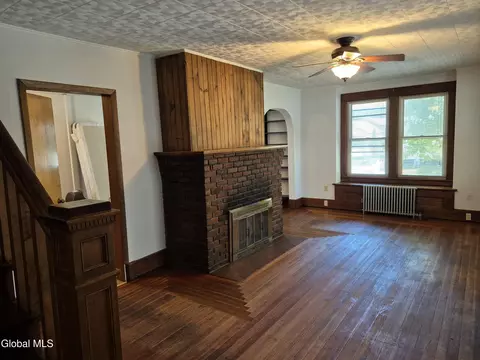 Living - 3095 Albany St, Schenectady, NY 12304 photo 1 of 5