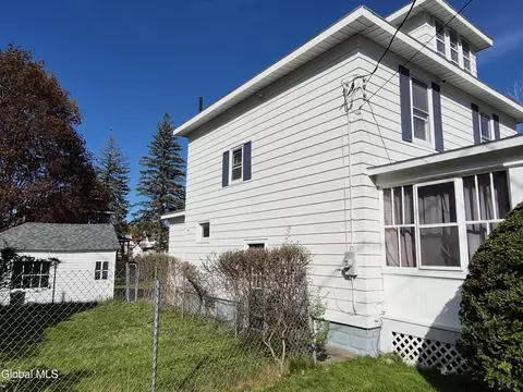 Exterior - 3095 Albany St, Schenectady, NY 12304 photo 3 of 7
