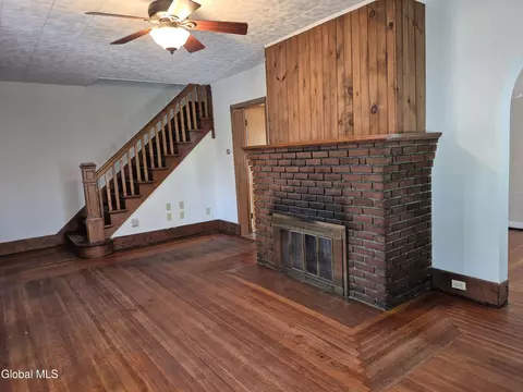 Living - 3095 Albany St, Schenectady, NY 12304 photo 2 of 5