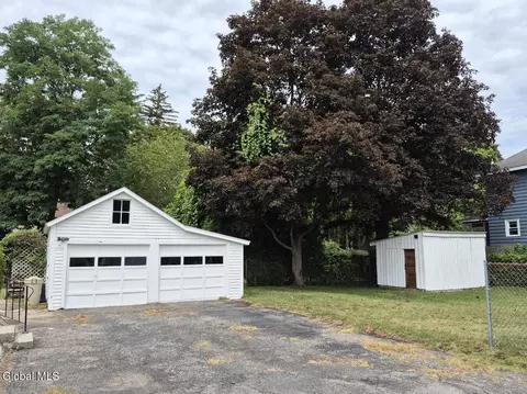 Exterior - 3095 Albany St, Schenectady, NY 12304 photo 5 of 7