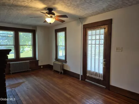 Living - 3095 Albany St, Schenectady, NY 12304 photo 3 of 5