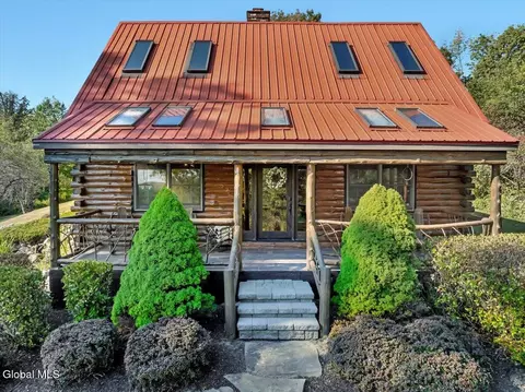 10 Springbrook Rd, Troy, NY 12180