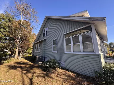 13 Corlaer Ave, Schenectady, NY 12304 photo 4