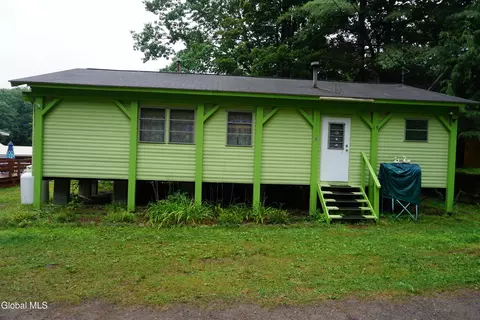 15 Upper Heights Rd, Hadley, NY 12835