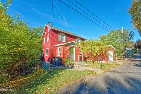 3 Seneca St, Troy, NY 12180