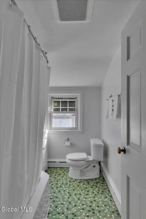 Bath - 5 Morningside Dr, Delmar, NY 12054 photo 4 of 6