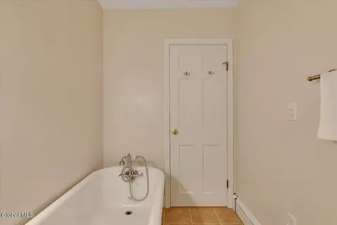 Bath - 5 Morningside Dr, Delmar, NY 12054 photo 2 of 6