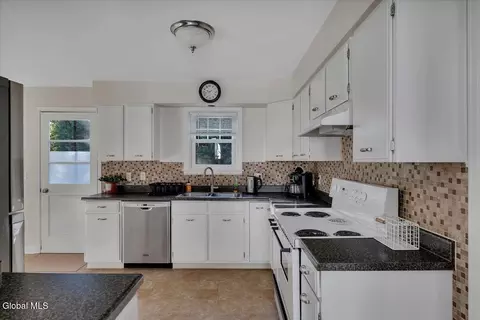 Kitchen - 5 Morningside Dr, Delmar, NY 12054 photo 1 of 4
