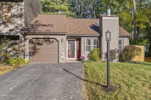 32 Brenden Ct, Clifton Park, NY 12065