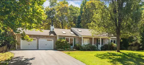 40 Gloucester St, Clifton Park, NY 12065