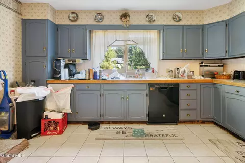 Kitchen - 702 Glen Ave, Glenville, NY 12302 photo 2 of 4