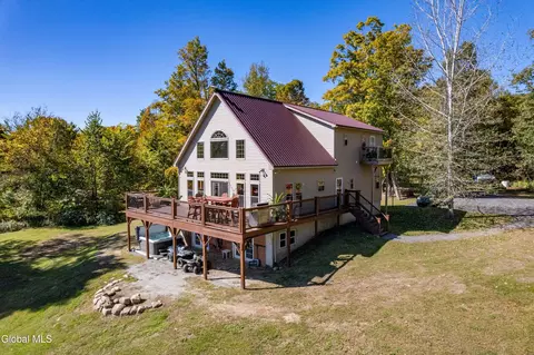 200 Town Rd, Mayfield, NY 12117