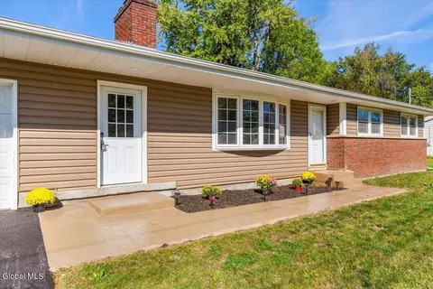 82 N Lincoln St, Mechanicville, NY 12118