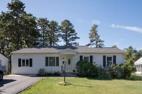 2740 Maida Ln, Schenectady, NY 12306
