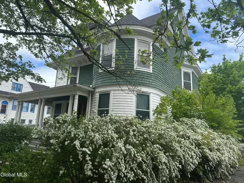 4 Watson Pl, Utica, NY 13501