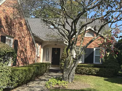 18 Birchwood Ct, Albany, NY 12211