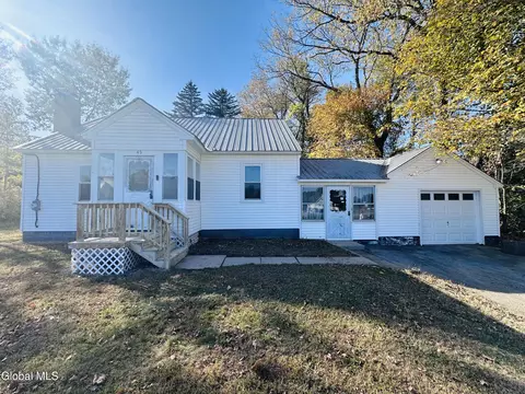 45 Chapman St, Corinth, NY 12822
