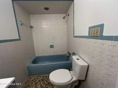Bath - 48 Chiswell St, Schenectady, NY 12304 photo 2 of 6