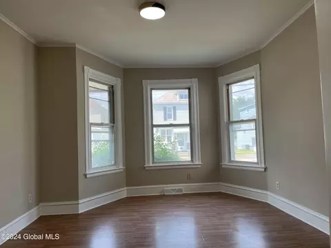 Living - 48 Chiswell St, Schenectady, NY 12304 photo 2 of 5