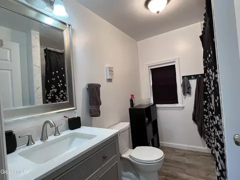Bath - 48 Chiswell St, Schenectady, NY 12304 photo 6 of 6