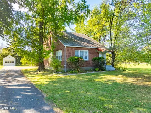 512 3rd Ave Ext, Rensselaer, NY 12144