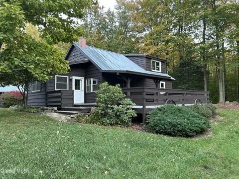 121 Hogtown Rd, Fort Ann, NY 12827