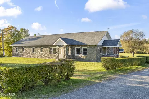 40 Dater Hill Rd, Troy, NY 12180