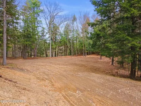 18 Autumn Ln, West Sand Lake, NY 12196