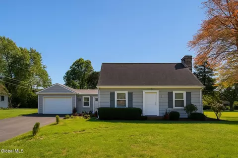 16 Richland Dr, Glenville, NY 12302