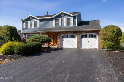 14 Barrington Ct, Niskayuna, NY 12309