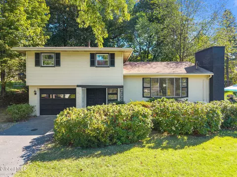 11 Diamond Ave, Troy, NY 12180