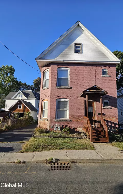20 Green St, Mechanicville, NY 12118