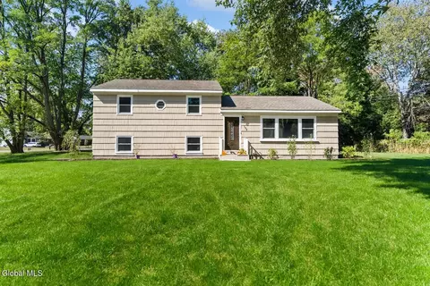 152 Okara Dr, Schenectady, NY 12303