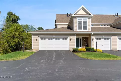 414 Lois Ln, Schenectady, NY 12304