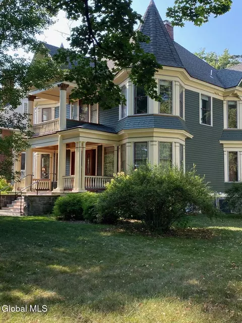 37 Pleasant St, Ballston Spa, NY 12020