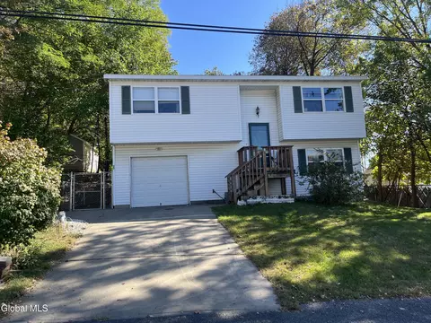 22 Hillcrest Ave, Schenectady, NY 12304