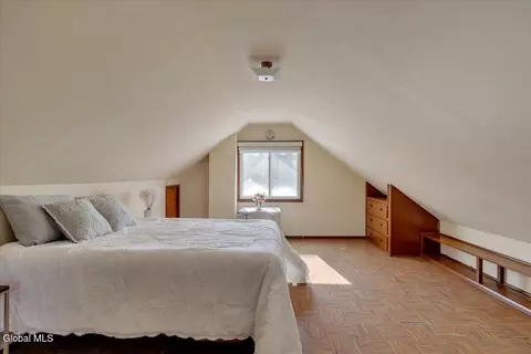 Bedroom - 356 E Campbell Rd, Schenectady, NY 12303 photo 4 of 5